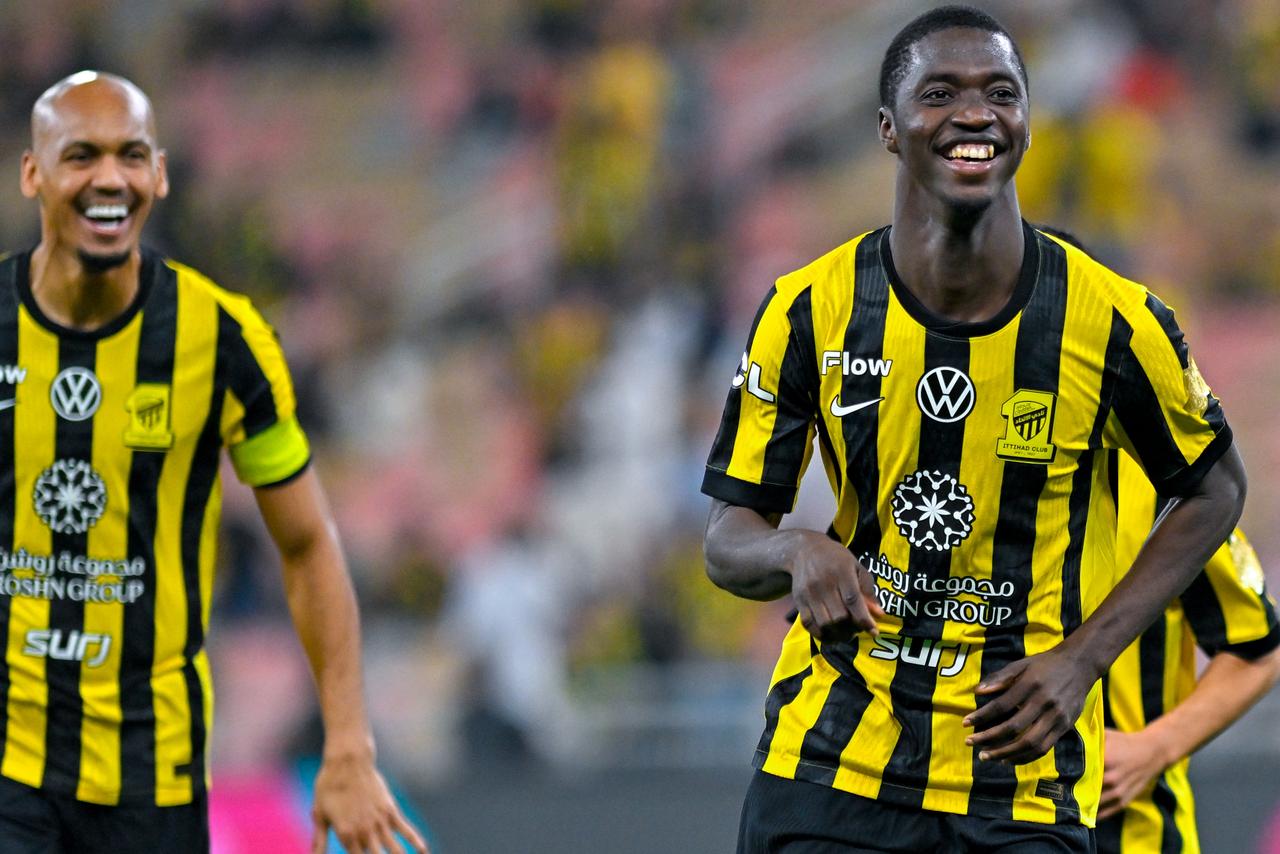 دومبيا محتفلا بالهدف