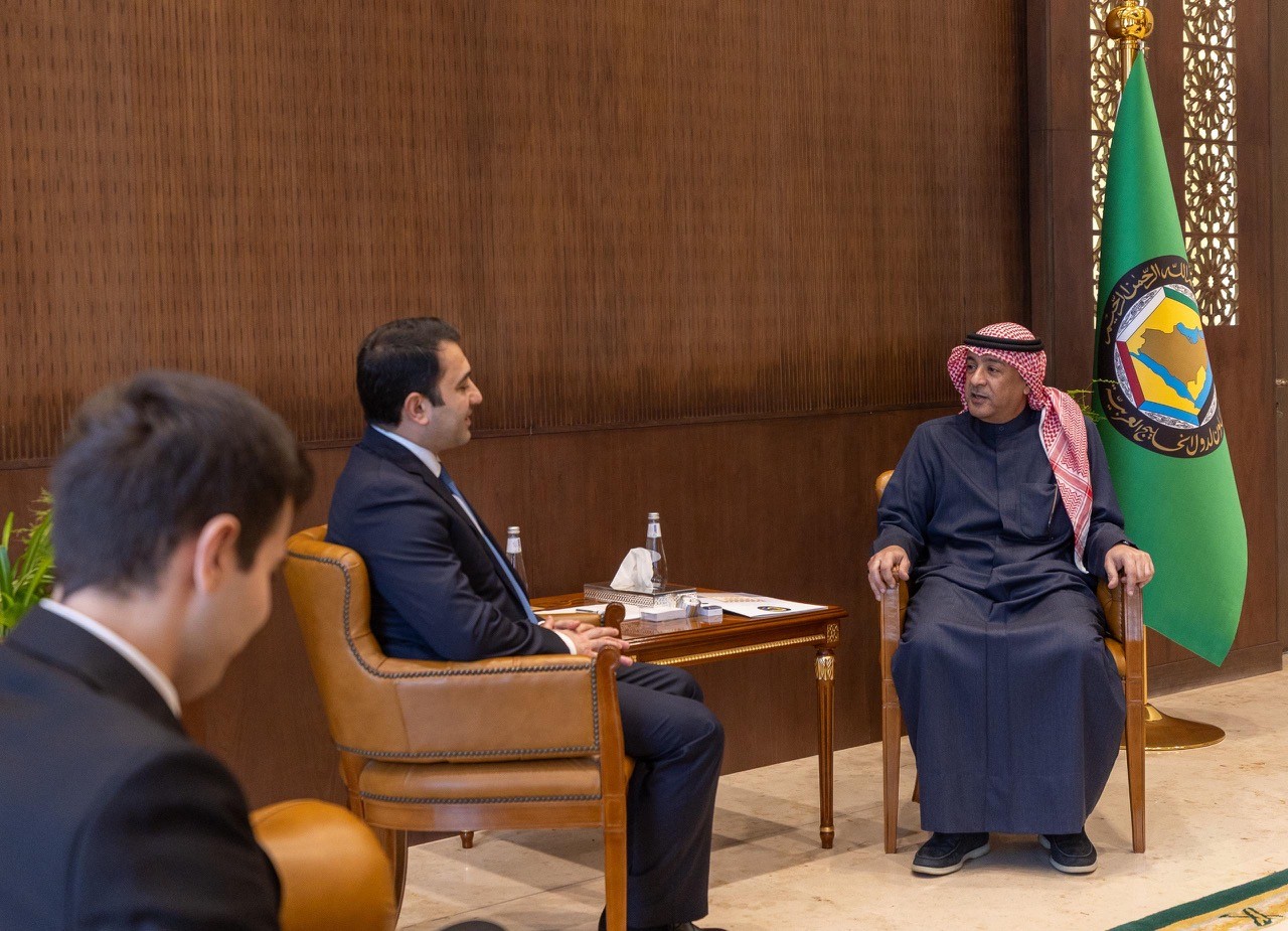 Secretary-General of the Gulf Cooperation Council with Secretary-General of the International Civil Defence Organization (ICDO)