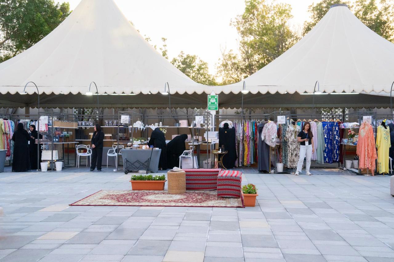 أجنحة الأسر المنتجة والمشاريع النسائية المشاركة في المعرض المصاحب للمنتدى الأول للمرأة الإماراتية والكويتية