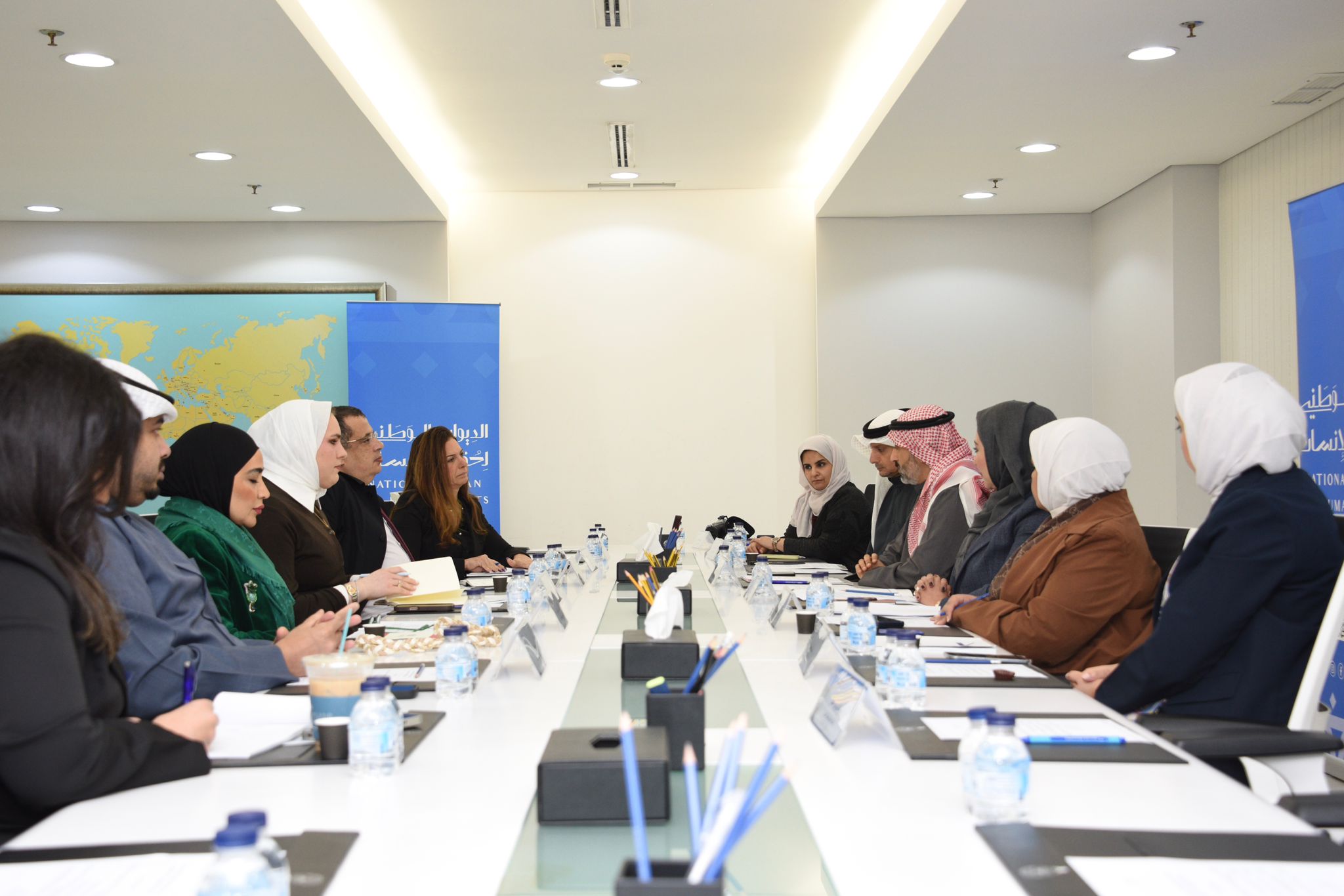 صورة جماعية لمسؤولي الديوان الوطني لحقوق الإنسان مع وفد الأمم المتحدة