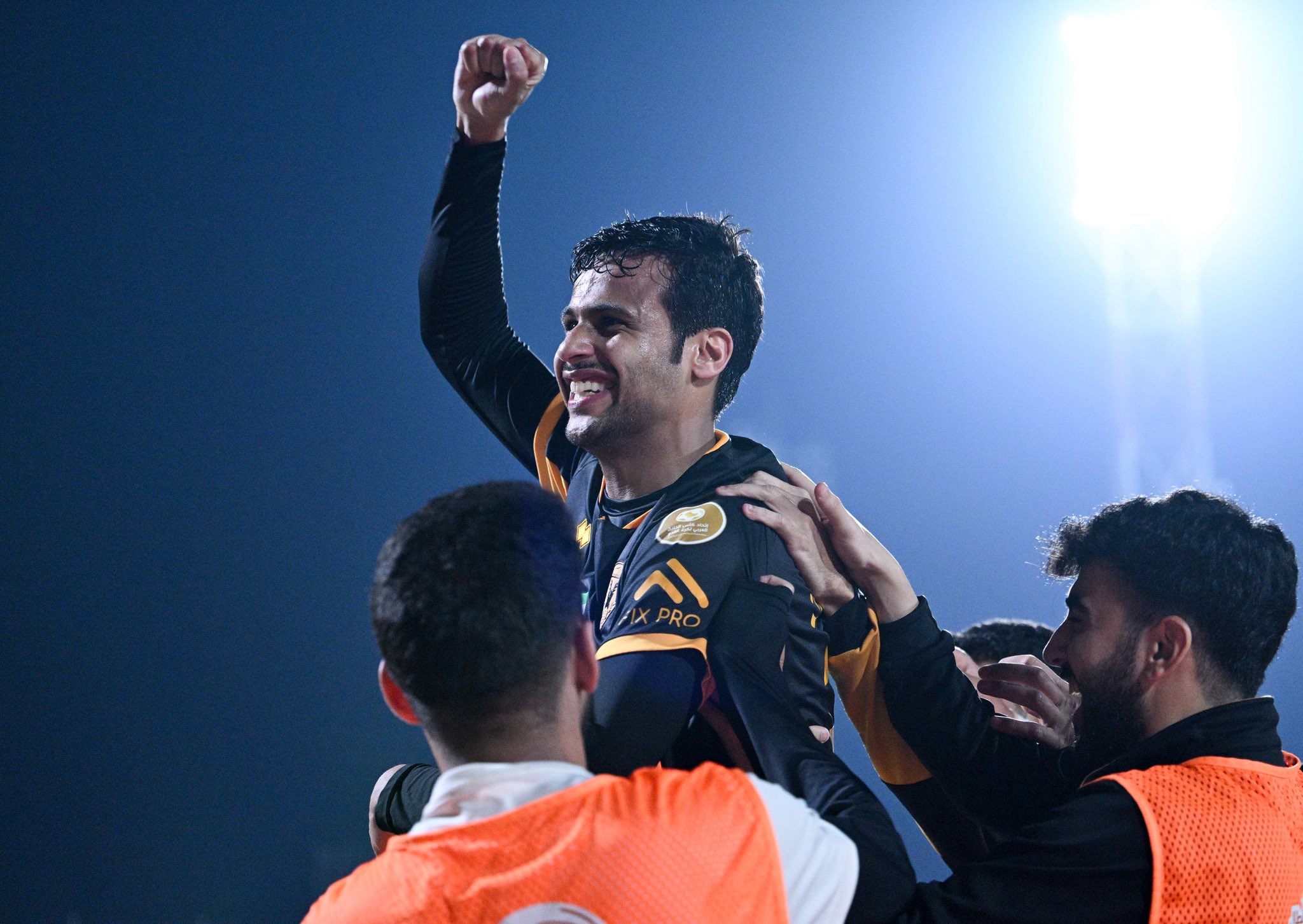 فرحة لاعب القادسية يوسف الحقان بتسجيل هدف الفوز لفريقه