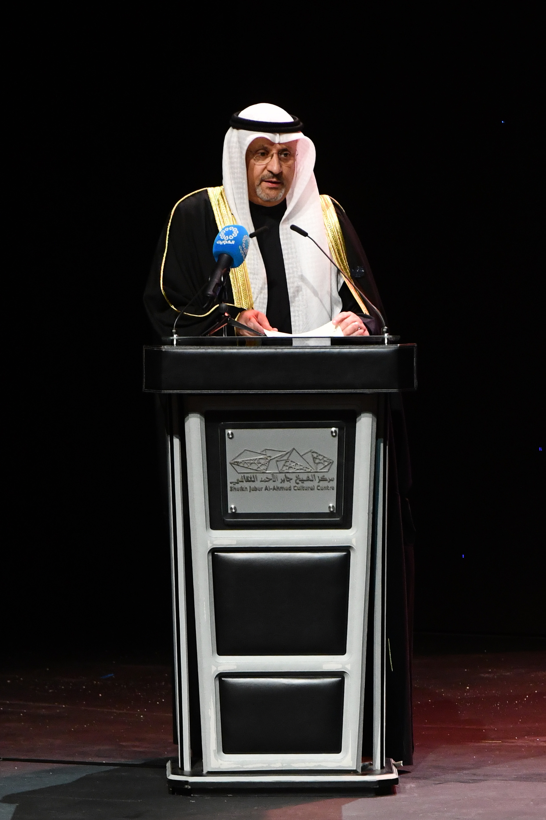 ممثل حضرة صاحب السمو أمير البلاد الشيخ مشعل الأحمد الجابر الصباح وزير الدولة لشؤون الاتصالات وتكنولوجيا المعلومات وزير الإعلام والثقافة بالوكالة عمر العمر