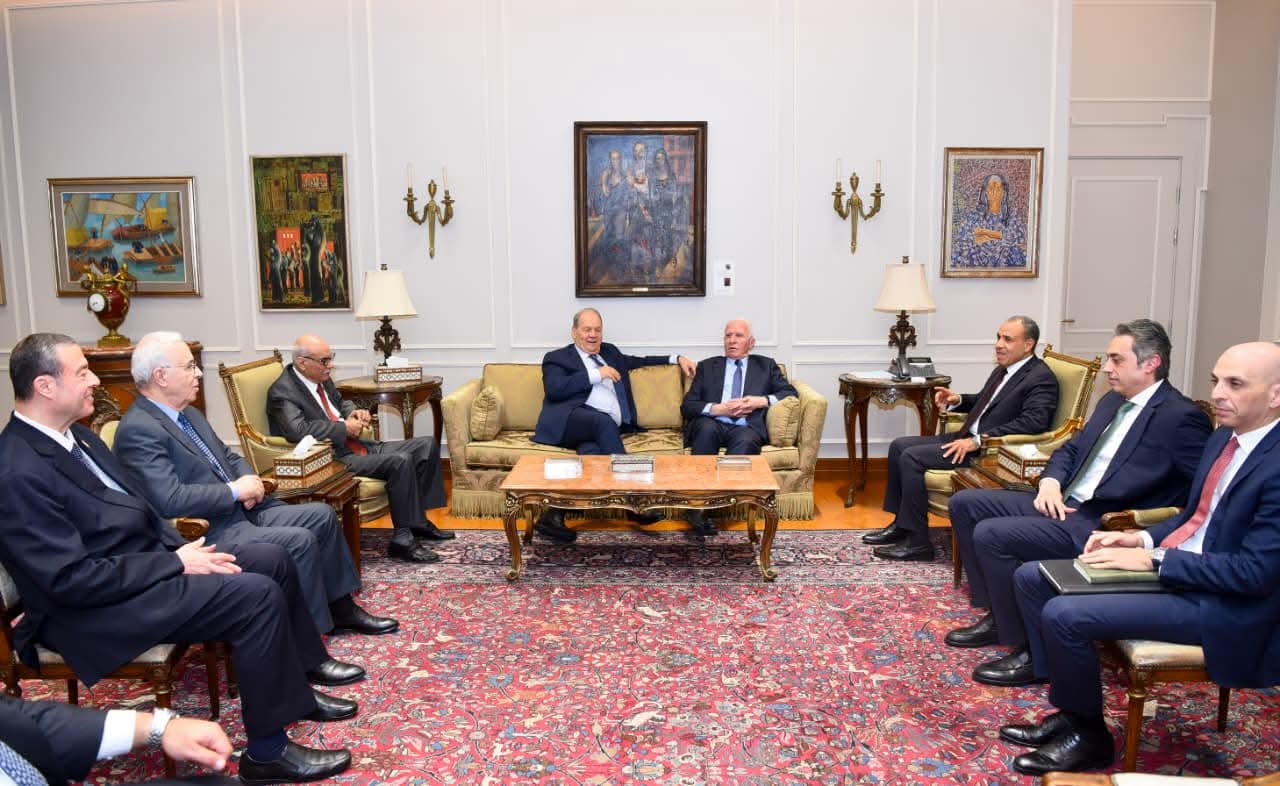 وزير الخارجية المصري الدكتور بدر عبد العاطي مع رئيس المجلس الوطني الفلسطيني روحي فتوح