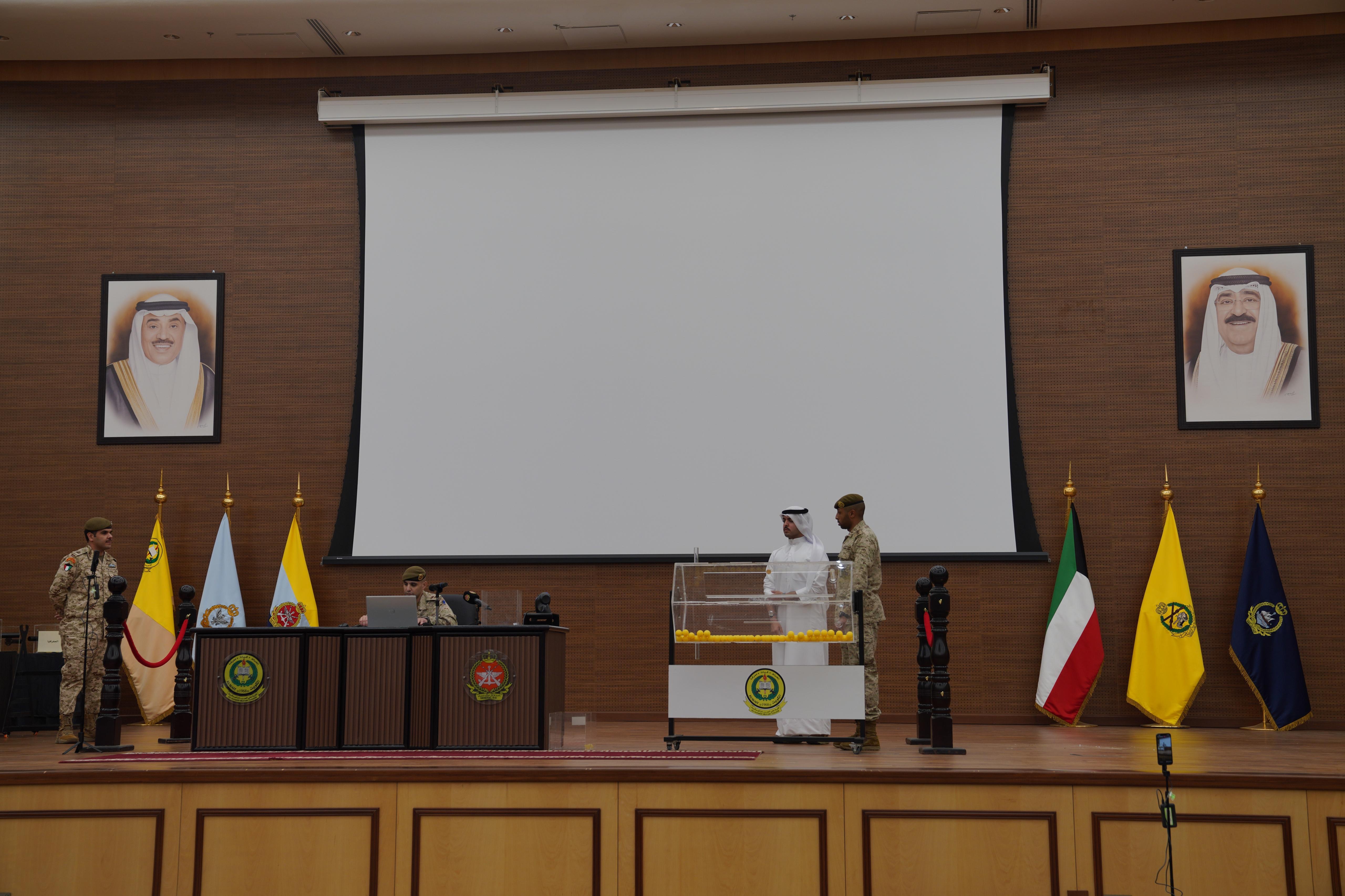 كلية (علي الصباح) العسكرية تجري القرعة العلنية لاختيار المتقدمين لدورة الطلبة الضباط (25)