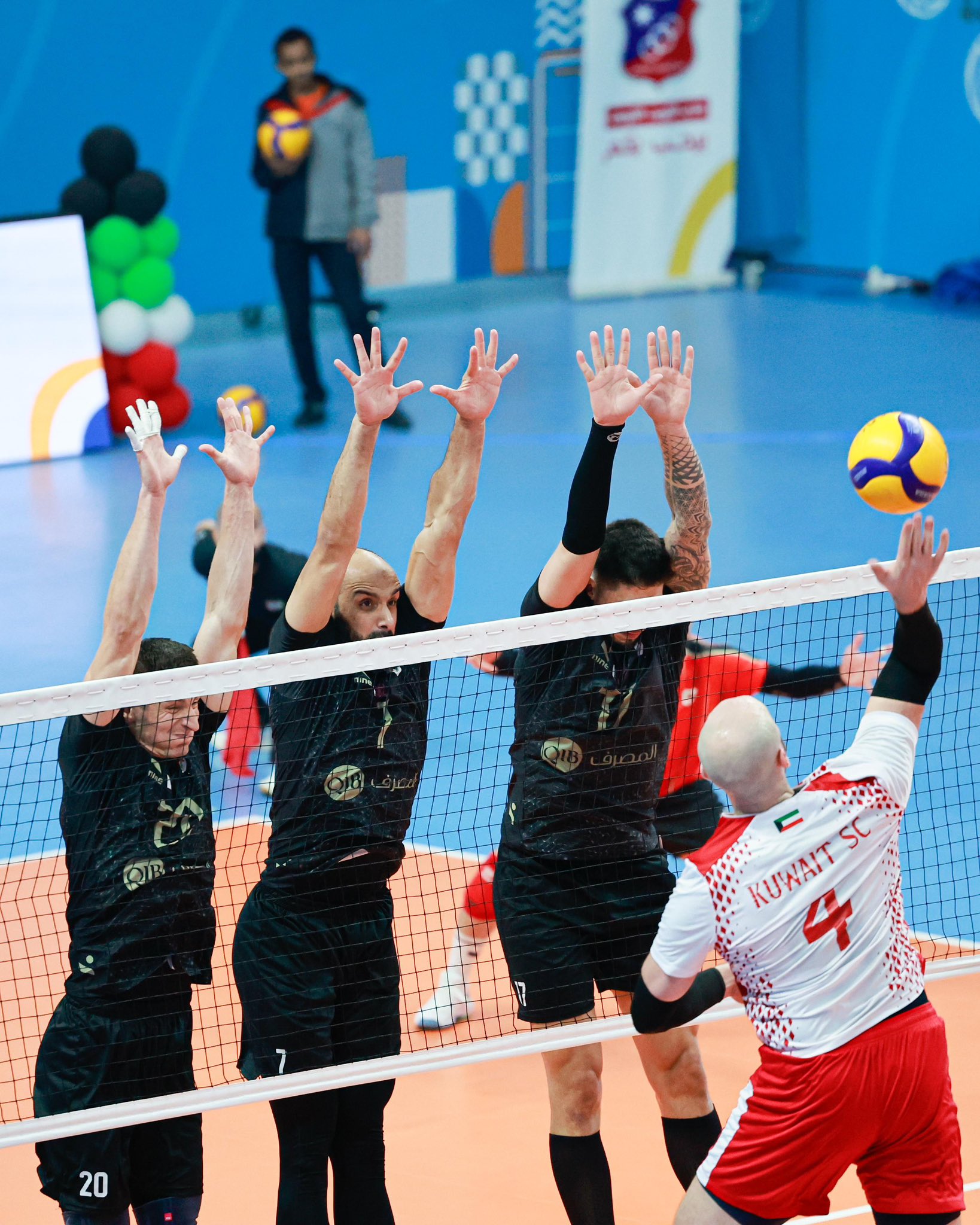 جانب من مباراة الكويت ونادي الريان القطري