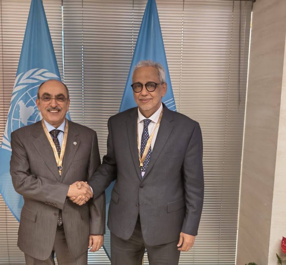 وزير الشؤون الاقتصادية والتنمية الموريتاني عبدالله ولد سليمان مع المدير العام للصندوق الكويتي للتنمية الاقتصادية العربية وليد البحر