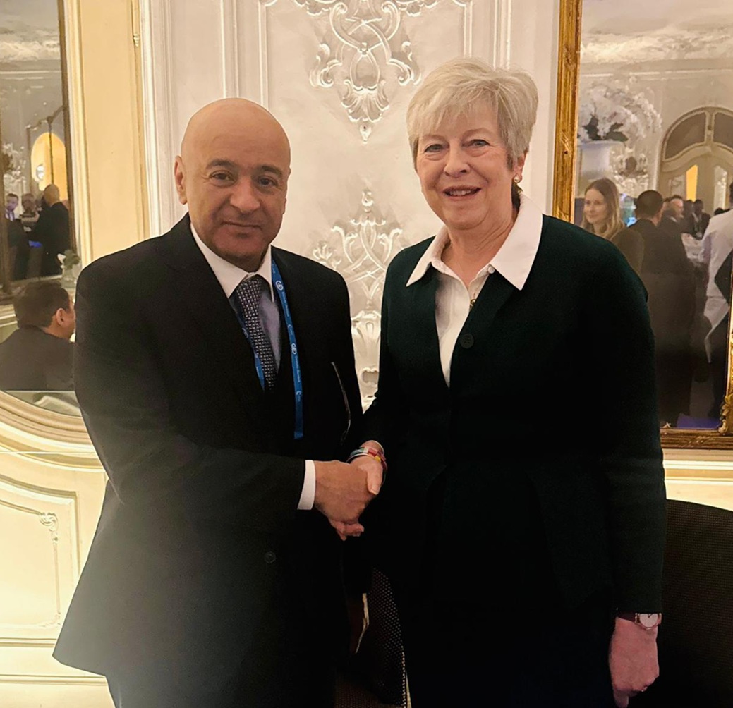 الأمين العام لمجلس التعاون لدول الخليج العربية جاسم البديوي مع رئيسة اللجنة العالمية المعنية بالرق الحديث والاتجار بالبشر البريطانية تيريزا ماي