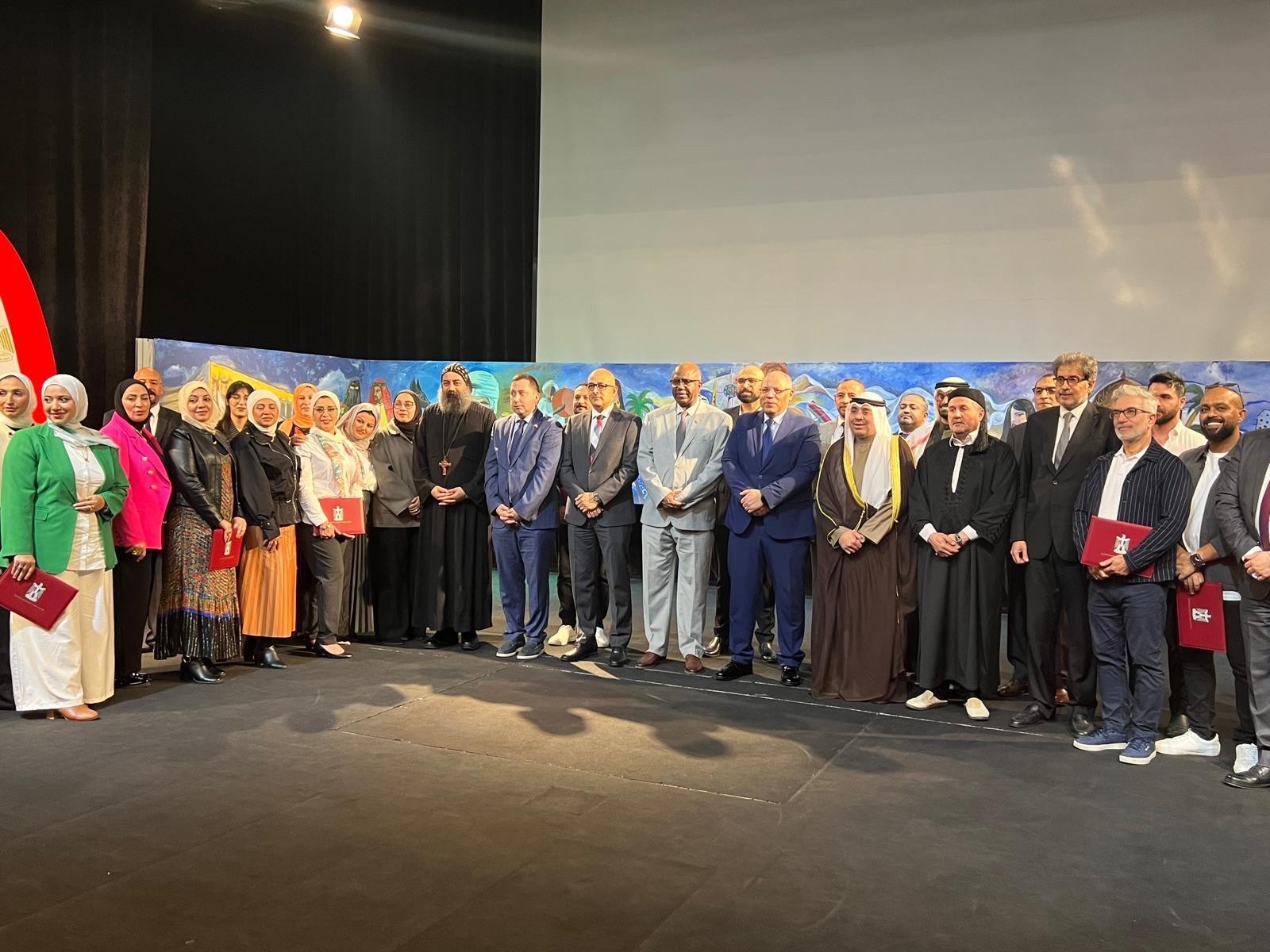 الفنانون المشاركون في الجدارية