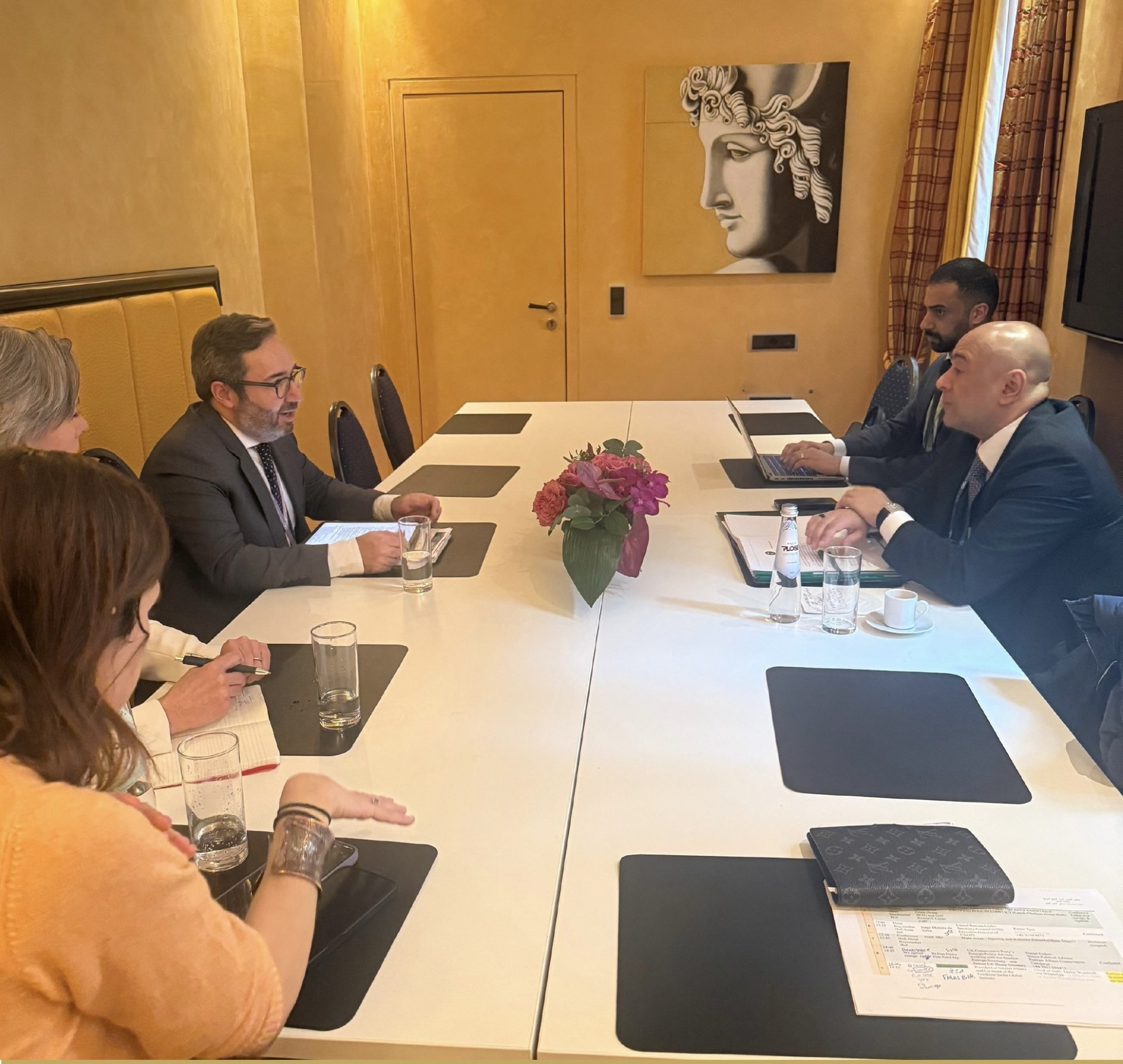 الأمين العام لمجلس التعاون لدول الخليج العربية يلتقي وكيل الأمين العام للأمم المتحدة والمدير التنفيذي لمكتب الأمم المتحدة لخدمات المشاريع