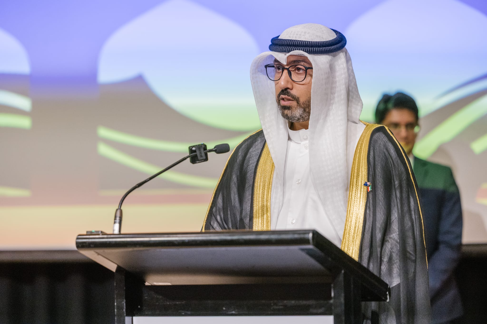 القائم بالأعمال بالإنابة في سفارة دولة الكويت في أستراليا المستشار أحمد بن يوسف يلقي كلمته