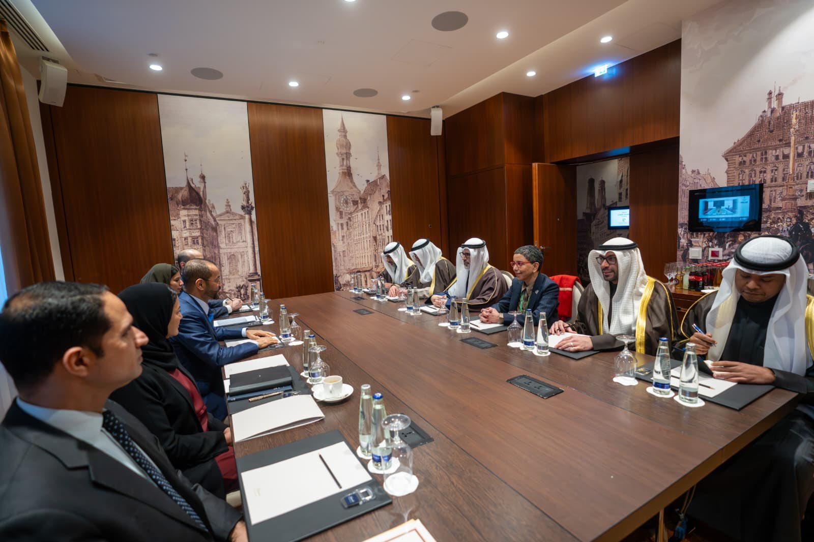 Kuwait's Minister of Foreign Affairs Sheikh Jarrah Jaber Al-Ahmad Al-Sabah met with Omani peer Badr Al Busaidi