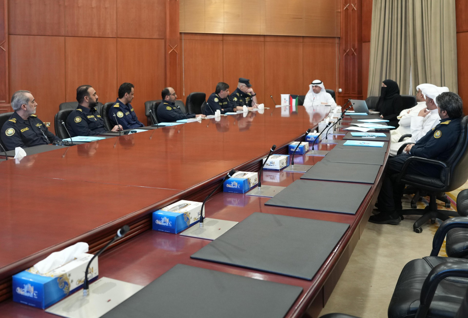 جانب من الاجتماع التنسيقي برئاسة نائب الرئيس لشؤون المنافذ والبحث والتحري الجمركي صالح العمر