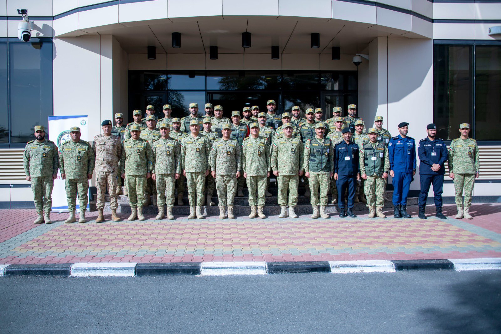 صورة جماعية تضم المشاركين في تمرين (صمود)