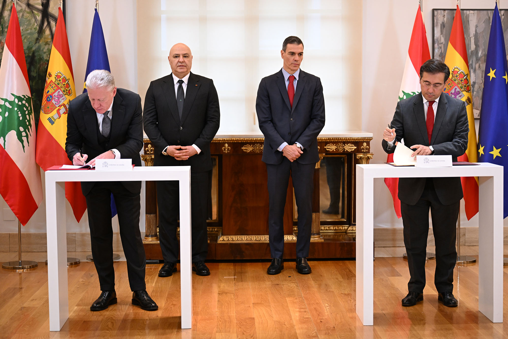 الرئيس اللبناني العماد جوزاف عون ورئيس الوزراء الإسباني بيدرو سانشيز