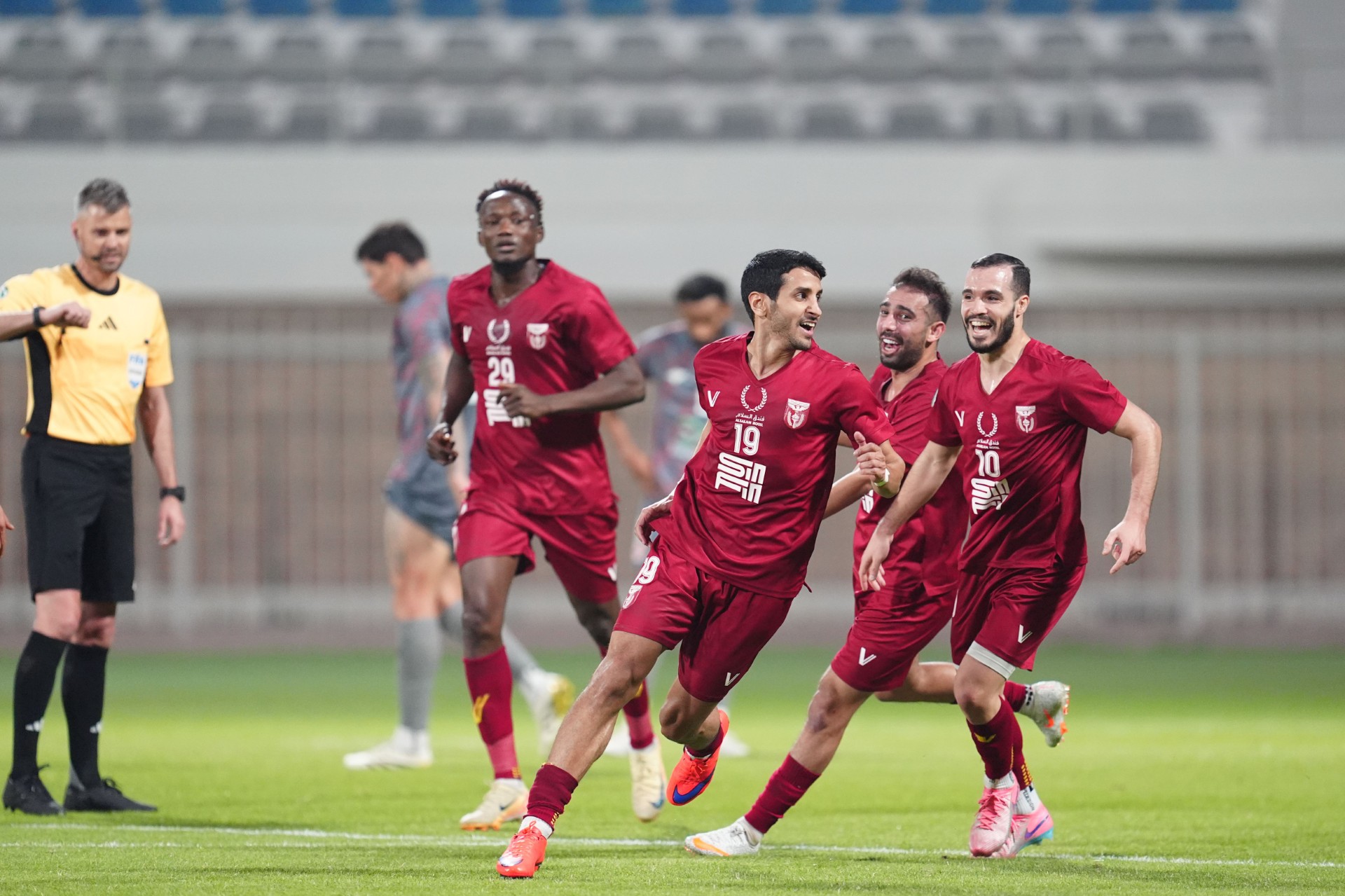 فرحة لاعبي النصر بأحد الاهداف