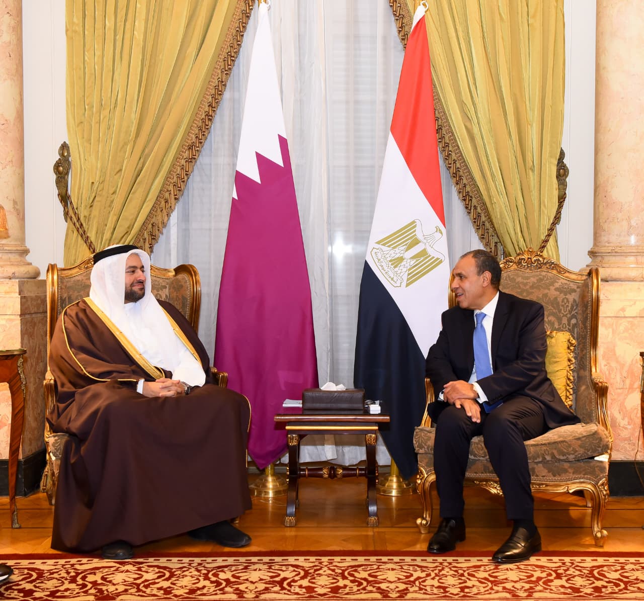 وزير الخارجية المصري د. بدر عبدالعاطي يلتقي وزير الدولة بوزرة الخارجية القطرية د. محمد الخليفي