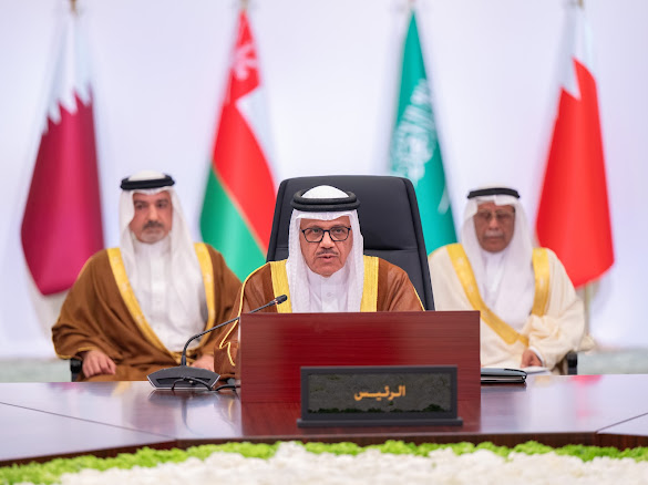 وزير الخارجية البحريني الدكتور عبداللطيف الزياني