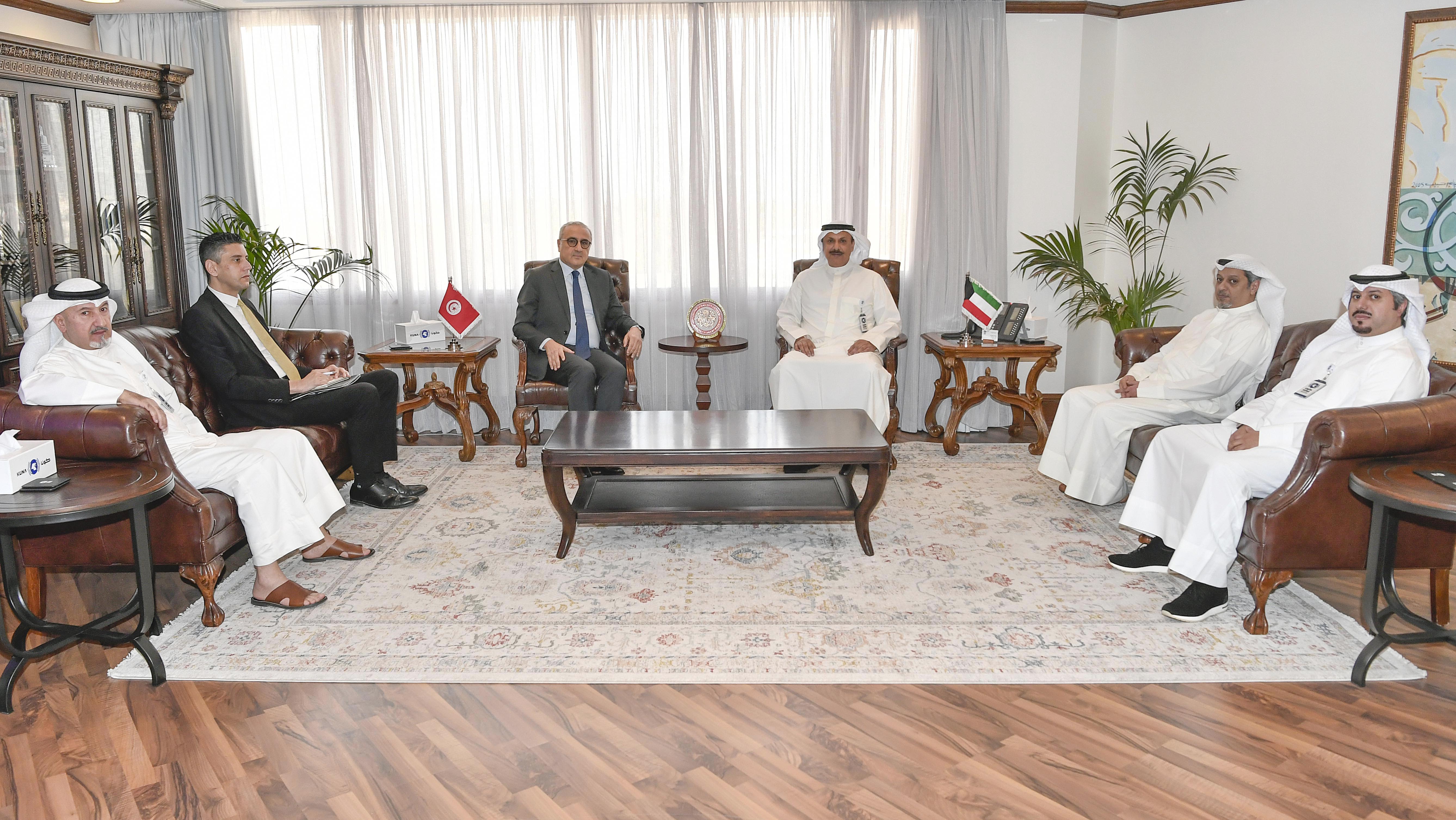 المدير العام لـ(كونا) بالتكليف يبحث مع السفير التونسي تعزيز التعاون الإعلامي