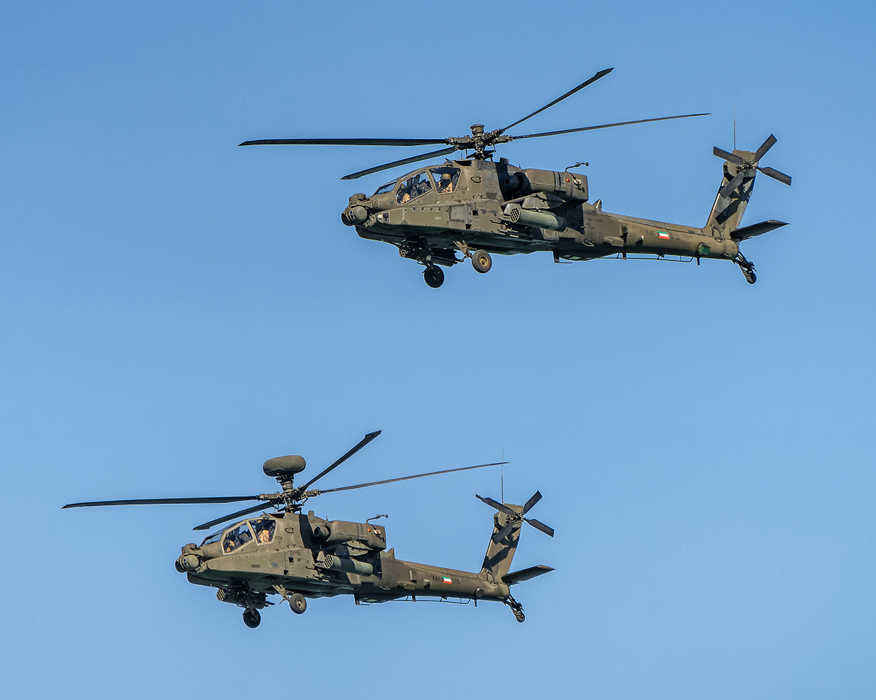 Des chasseurs de l'Armée de l'air survole le ciel koweïtien