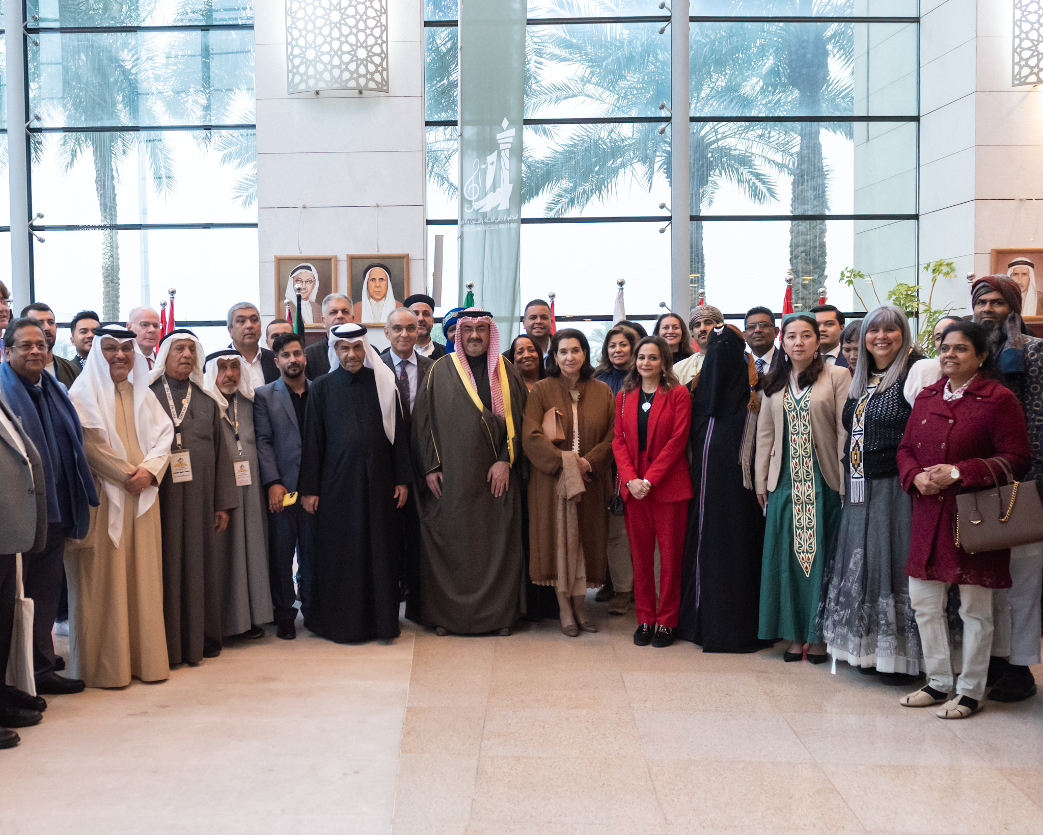 لقطة جماعية مع المشاركين