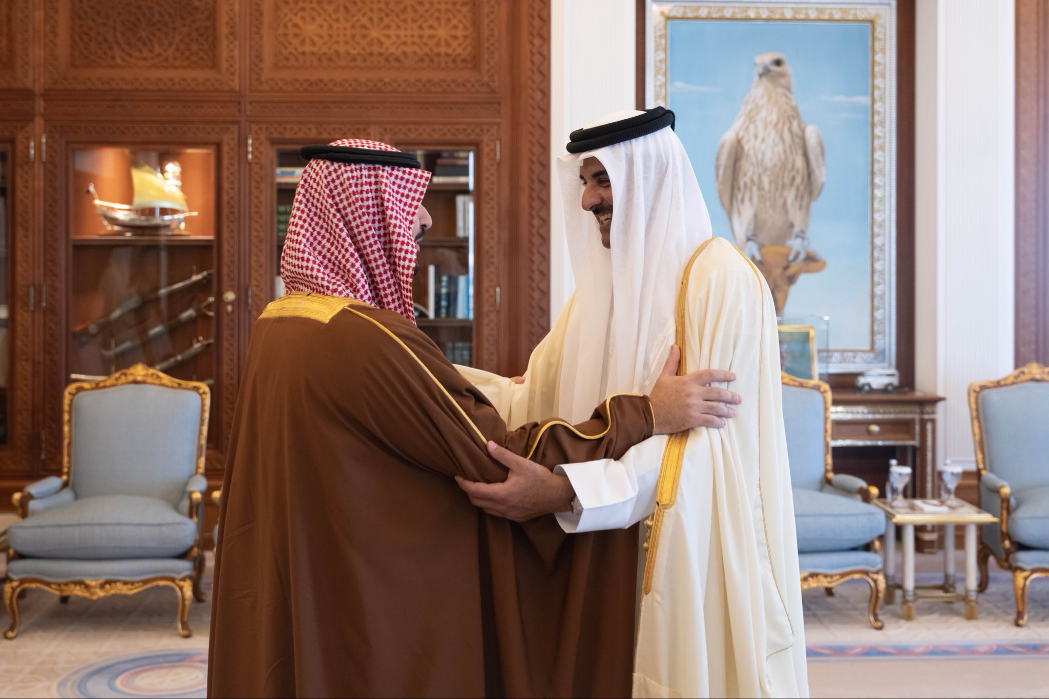 أمير قطر الشيخ تميم بن حمد مع وزير الدفاع السعودي الأمير خالد بن سلمان