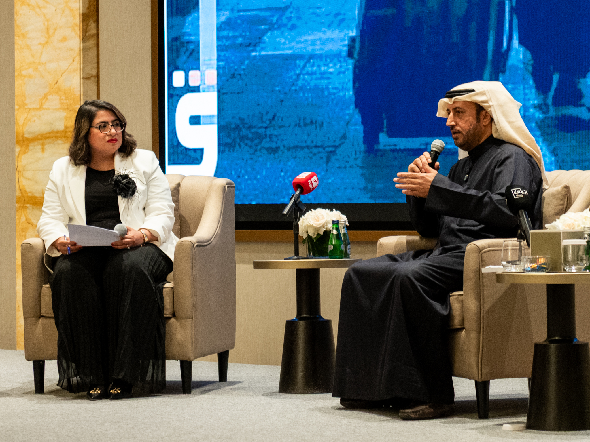 د. أنوار السعد والأديب علي المسعودي خلال الأمسية