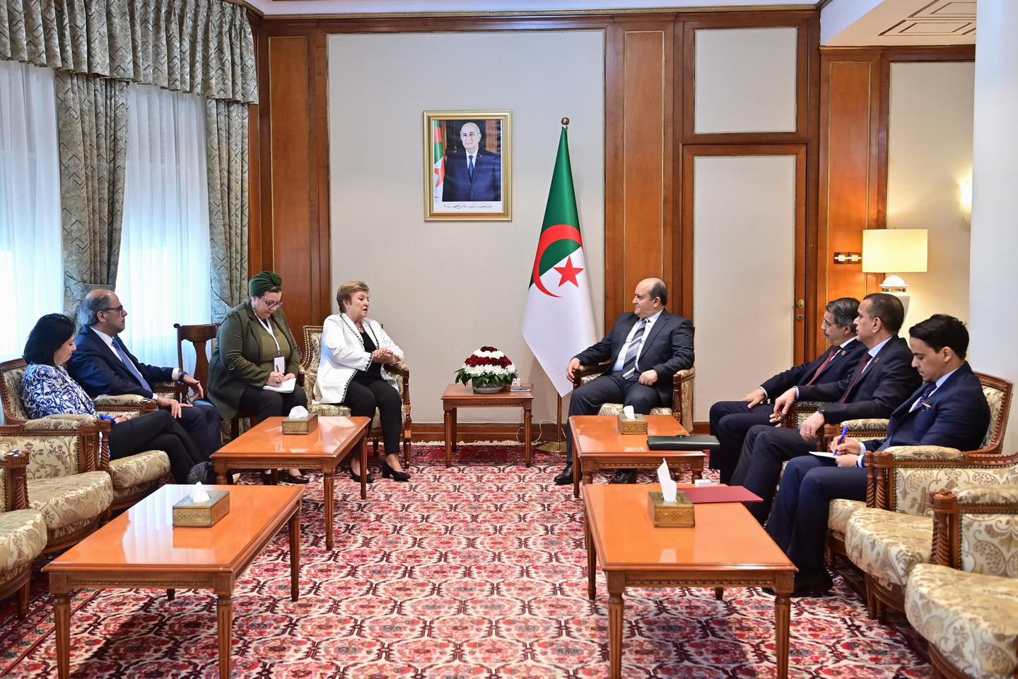 رئيس الوزراء الجزائري سيفي غريب مع المدير العام لصندوق النقد الدولي كريستالينا جيورجيفا