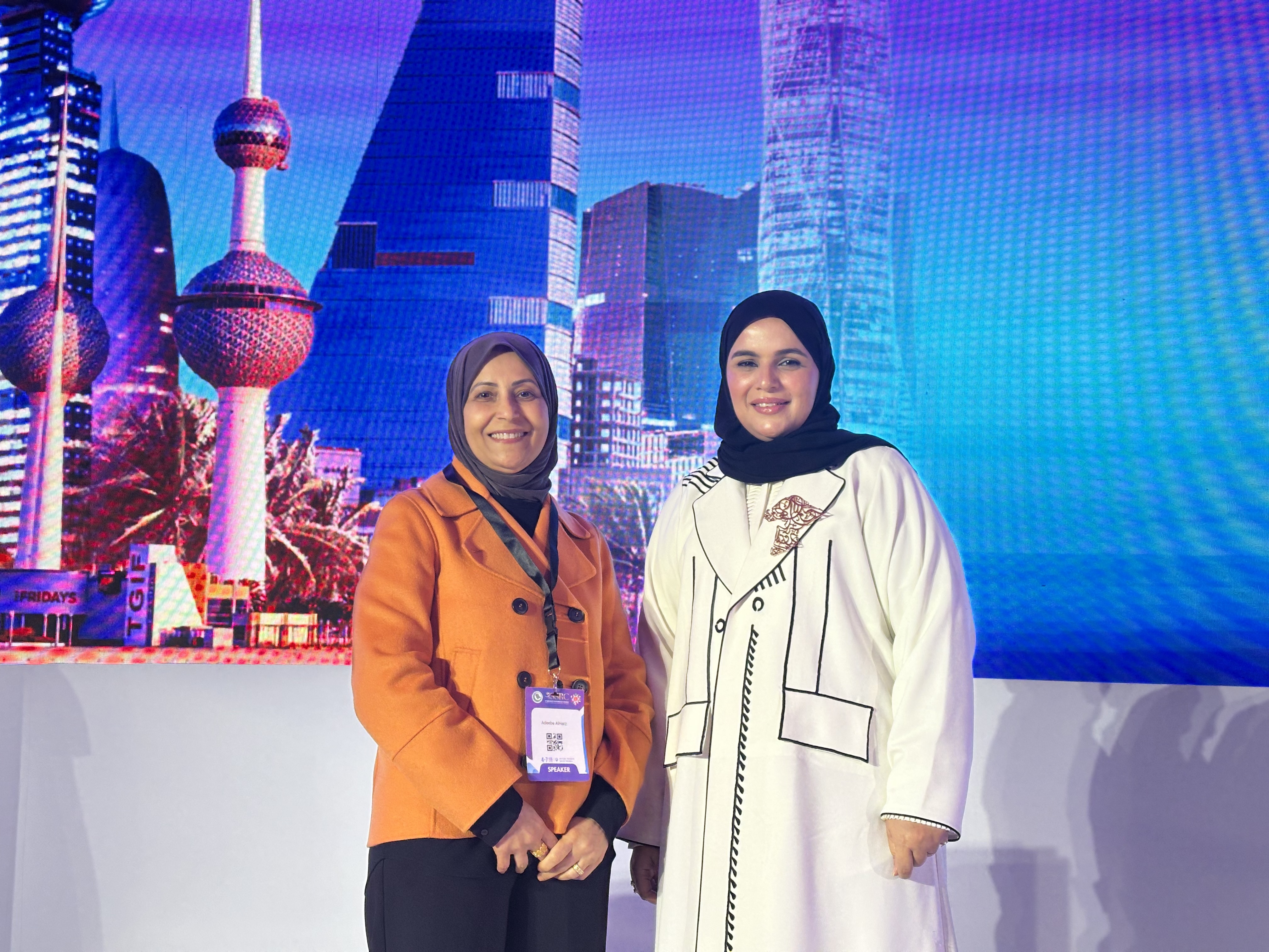 رئيسة الرابطة الكويتية لأطباء الروماتيزم د.هبة الهاجري واستشاري الباطنية والروماتيزم د.أديبة الحرز