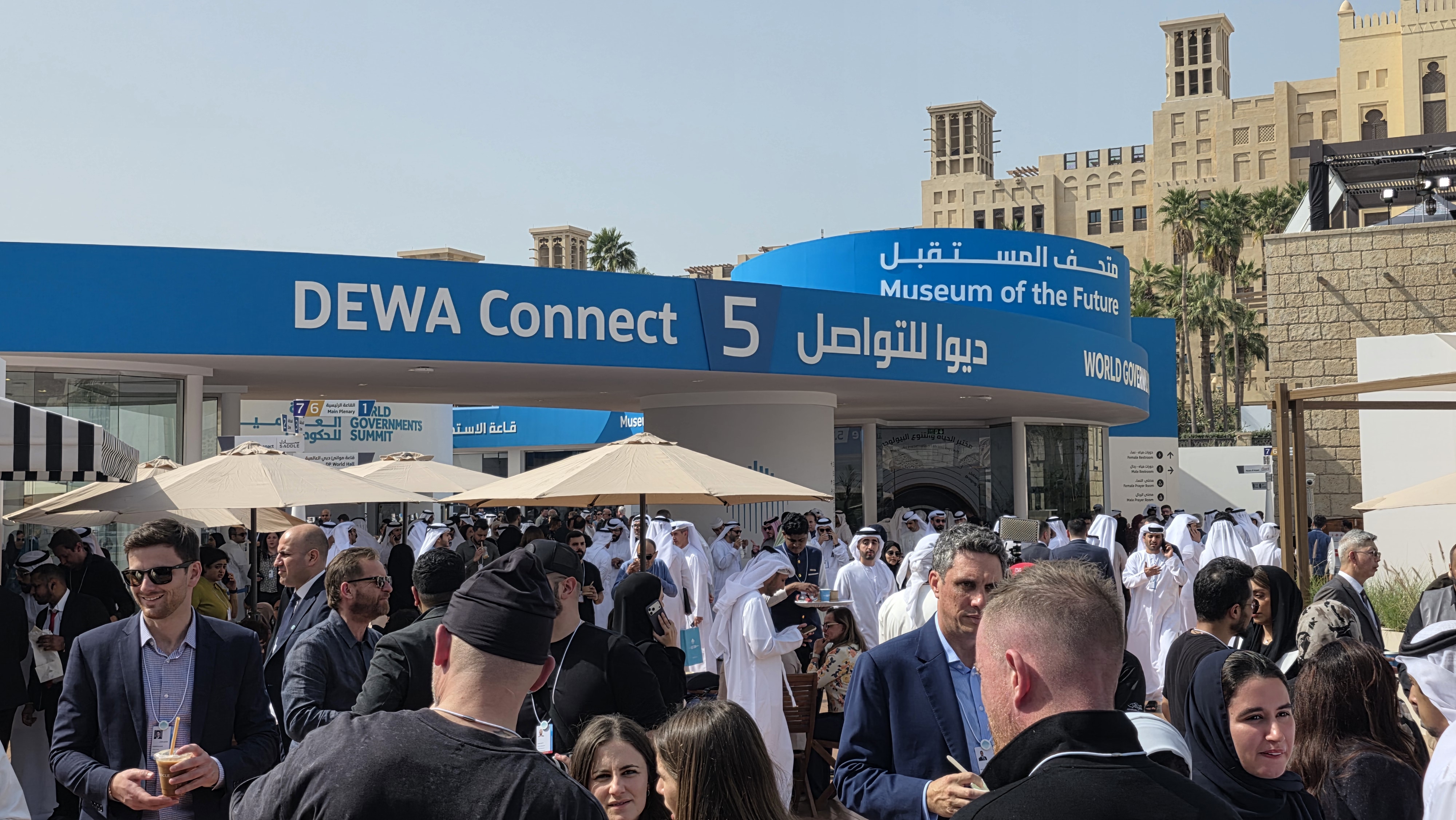 محيط متحف المستقبل يتحول إلى مساحة نابضة بالحضور والتفاعل ضمن القمة العالمية