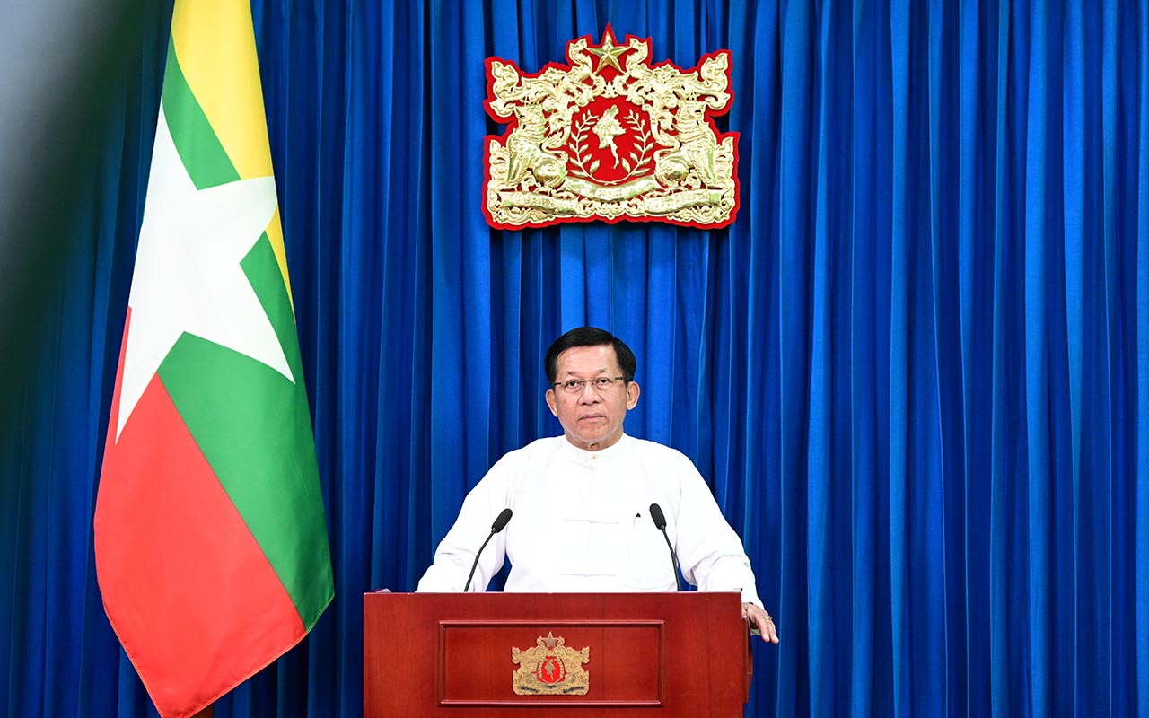 رئيس الدولة بالإنابة الجنرال الأول مين أونغ هلاينغ