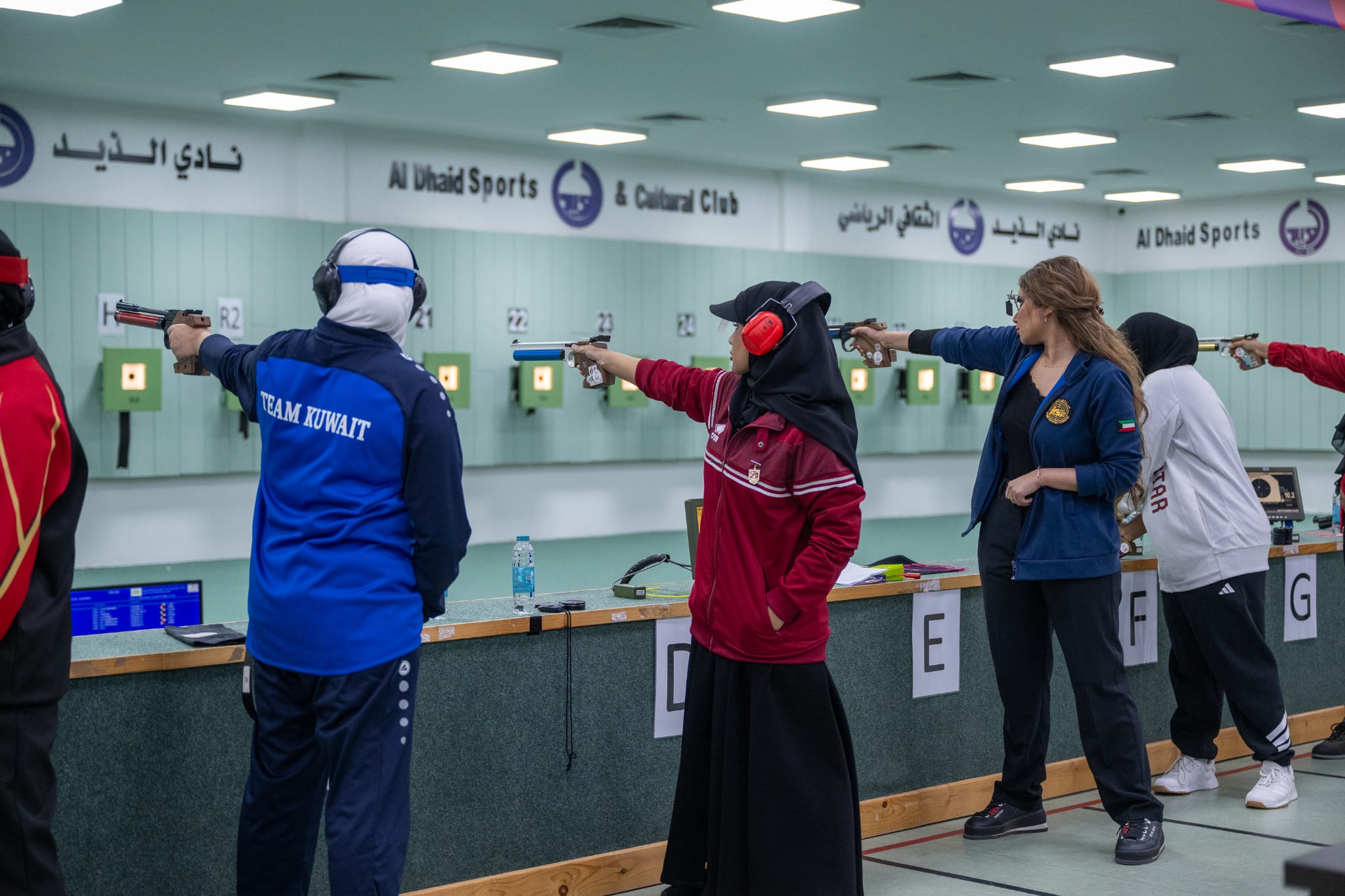 Des tireuses koweïtiennes remportent l'or et le bronze aux Jeux des clubs arabes féminins à Sharjah