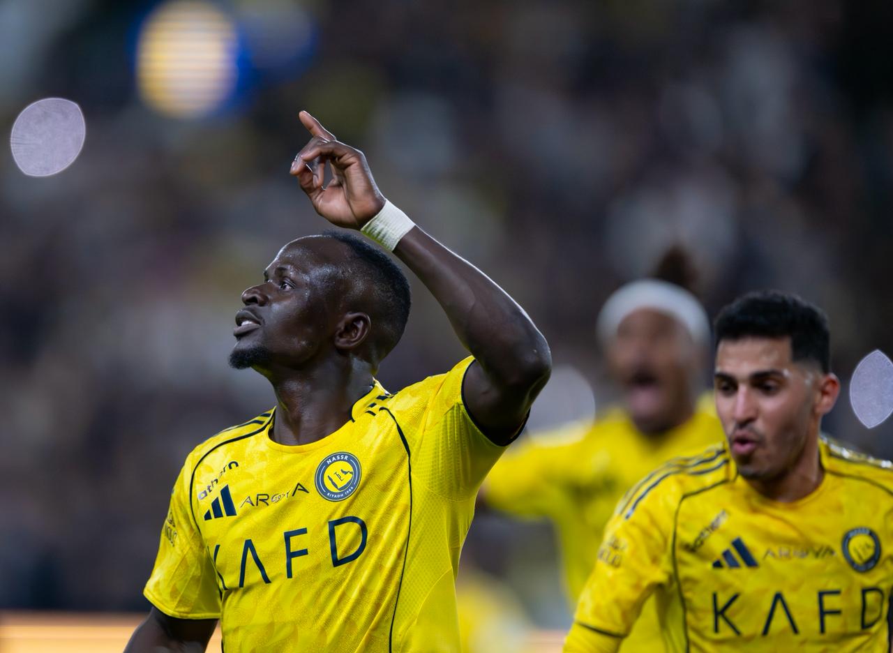 النجم الغاني ساديو ماني محتفلا بالهدف