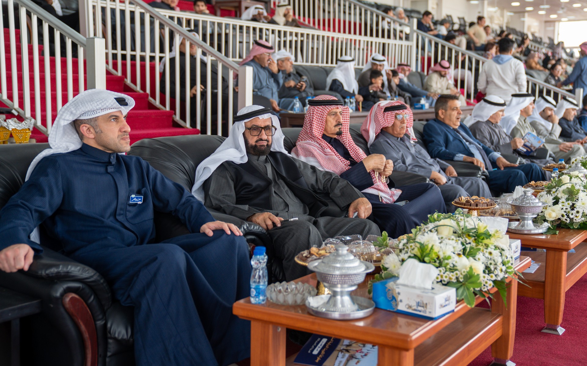 حضور عدد من المسؤولين لسباقات الهجن