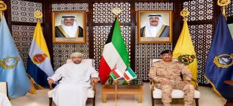 رئيس (الأركان العامة) يبحث مع السفير العماني لدى البلاد موضوعات مشتركة                                                                                                                                                                                    