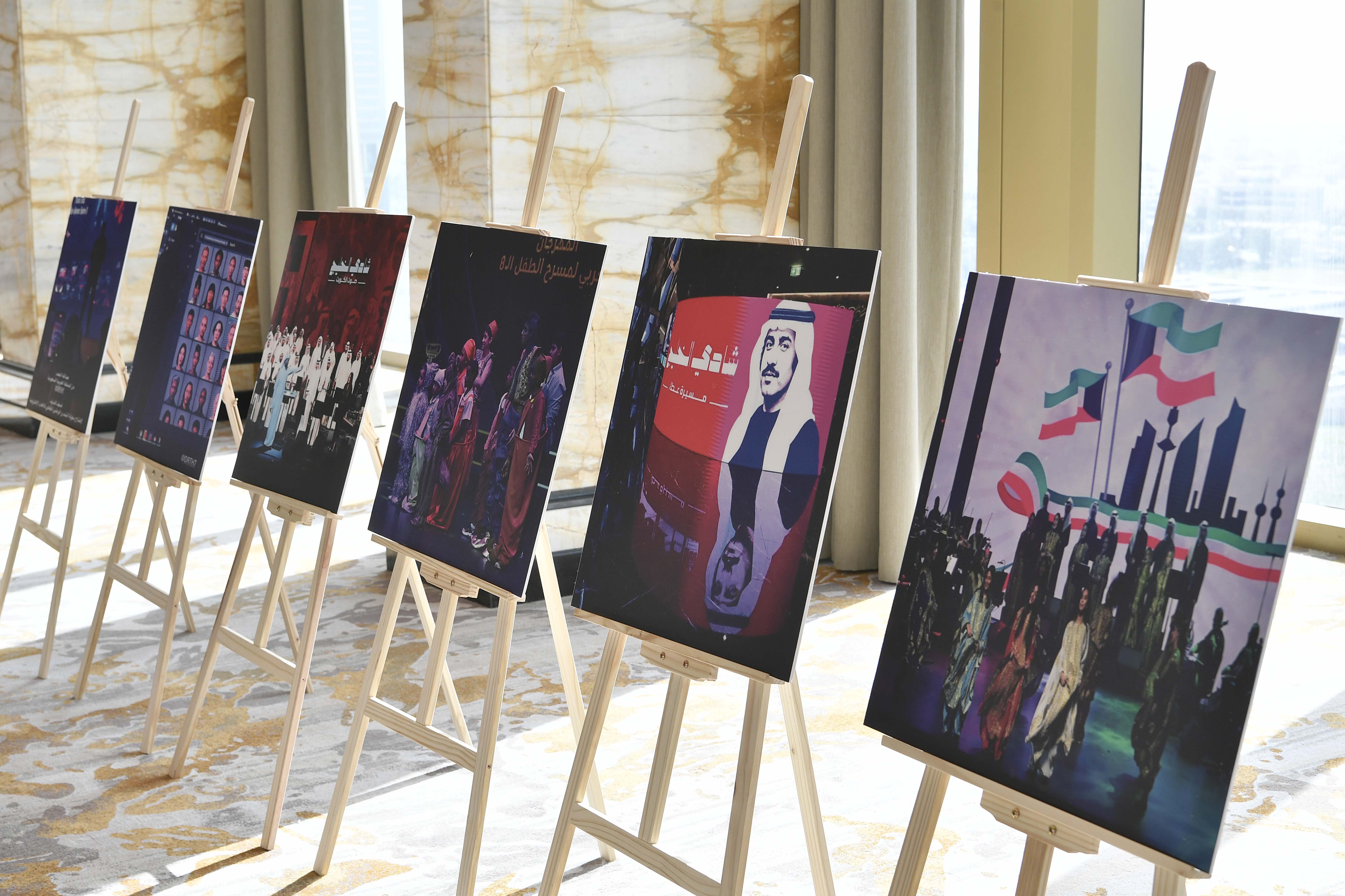 لقطات من معرض الصور المقام على هامش الندوة