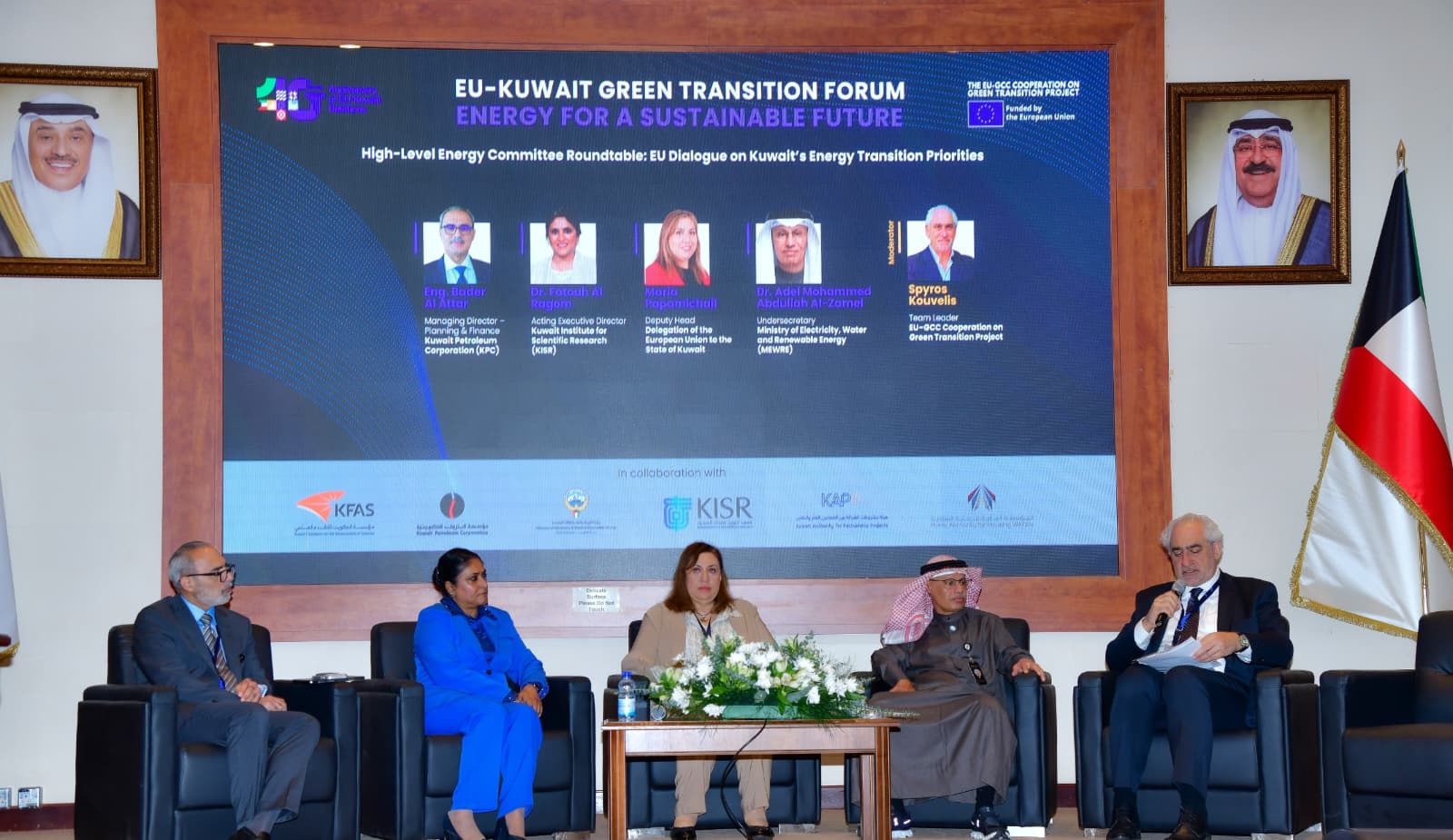 جانب من الجلسات النقاشية المتخصصة ضمن فعاليات المنتدى