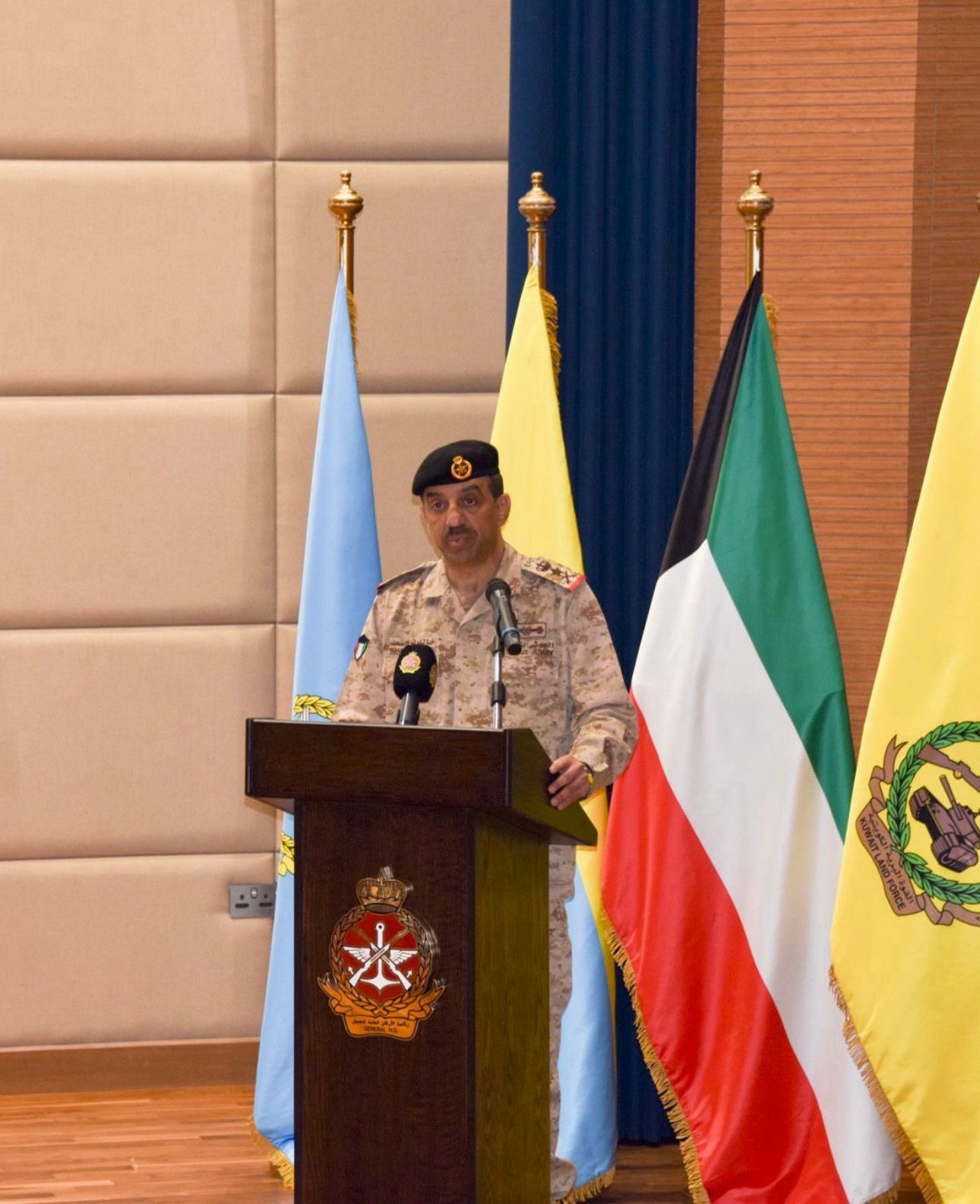 رئيس الأركان العامة للجيش الفريق الركن خالد الشريعان لدى تقديمه الاستراتيجية العسكرية الوطنية (2026-2030)