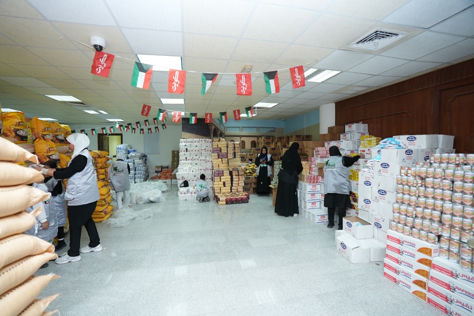 السلال الرمضانية المخصصة قبل توزيعها