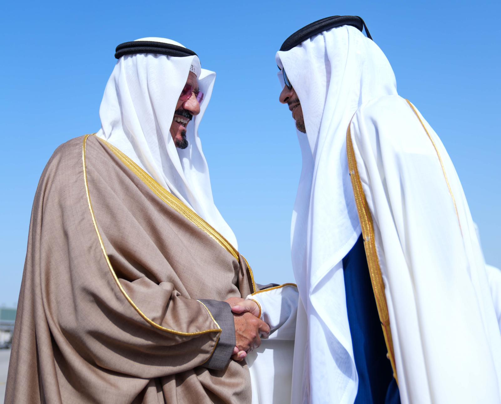 سمو الشيخ أحمد عبدالله الأحمد الصباح رئيس مجلس الوزراء مستقبلا الشيخ محمد بن عبدالرحمن بن جاسم آل ثاني رئيس مجلس الوزراء وزير الخارجية بدولة قطر