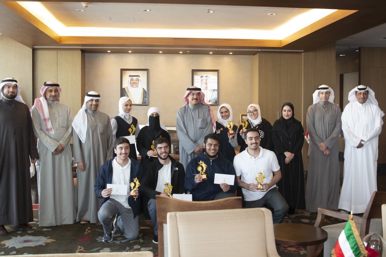 وزير التربية سيد جلال الطبطبائي يكرم الفائزين بكأس صاحب السمو أمير البلاد ضمن برنامج (مع الطلبة)
