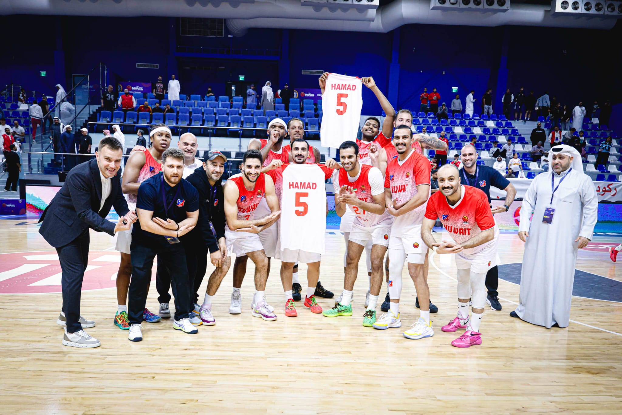 نادي الكويت لكرة السلة يحتفل بالتأهل إلى نصف نهائي بطولة غرب آسيا