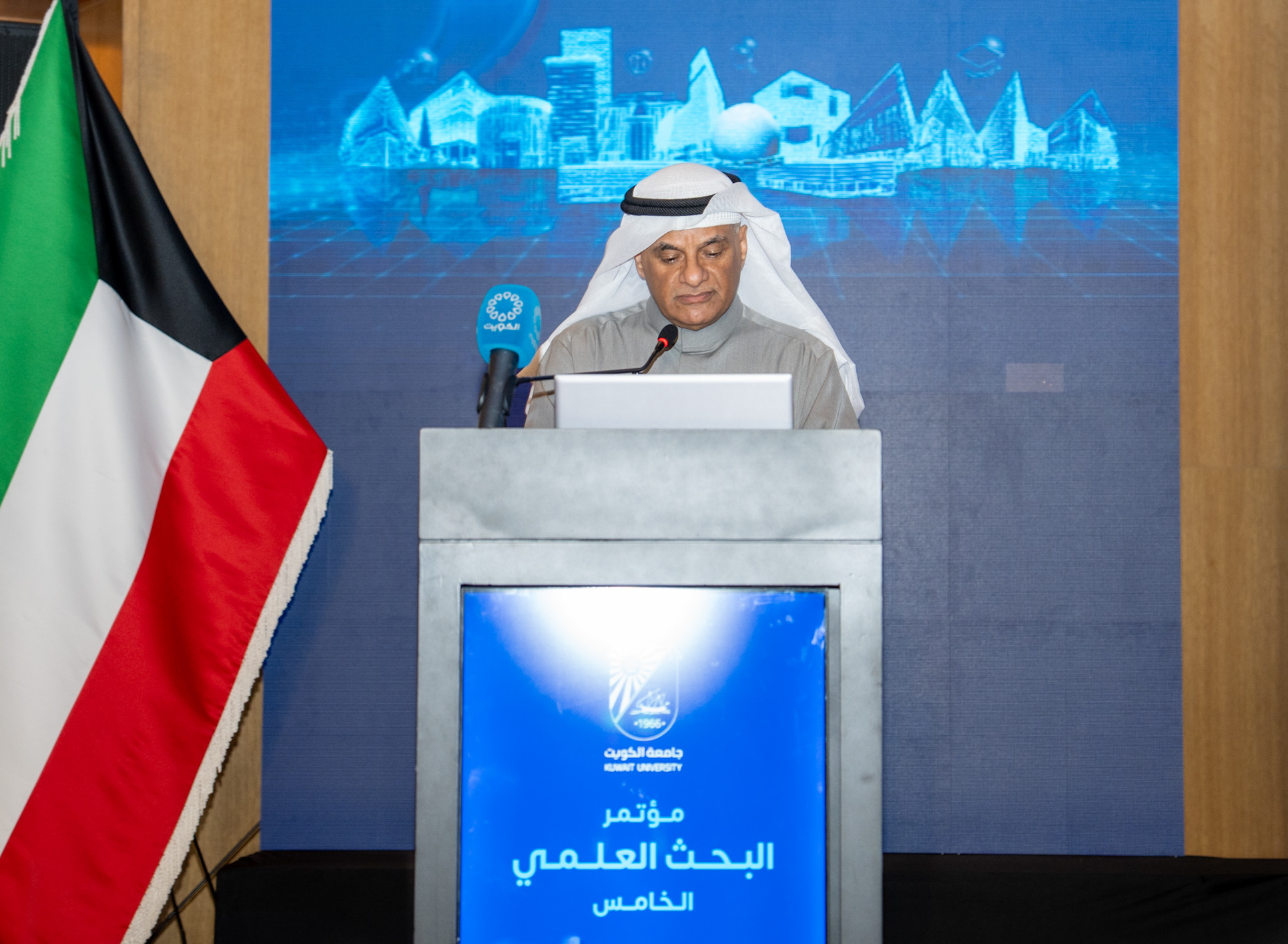 وزير التعليم العالي والبحث العلمي راعي المؤتمر الدكتور نادر الجلال في كلمة ألقاها خلال انطلاق مؤتمر البحث العلمي الخامس