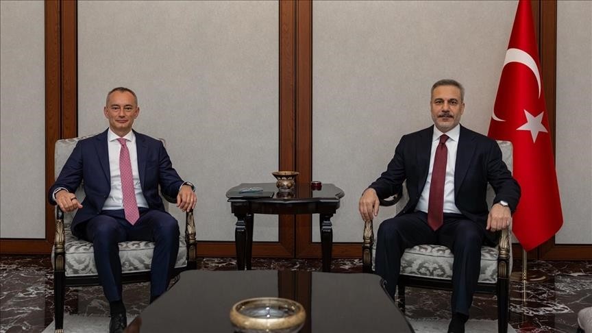 وزير الخارجية التركي هاكان فيدان مع الممثل السامي لقطاع غزة في مجلس السلام نيكولاي ميلادينوف