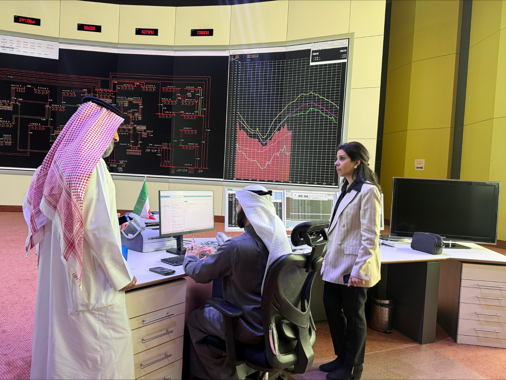 وزير الكهرباء بالوكالة تتفقد مركز التحكم الوطني للاطمئنان على استقرار الشبكة الكهربائية